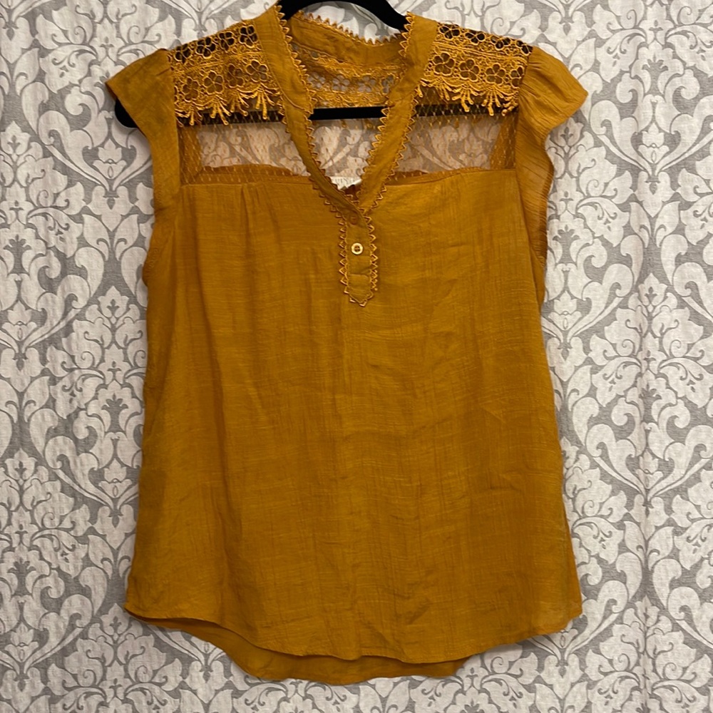 Womens sweet wanderer XL mustard colored lace short sleeve top